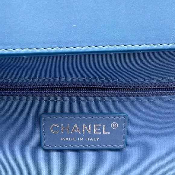 Chanel Easy Shopping Quilted Lambskin Handbag Blue - Picture 9 of 16
